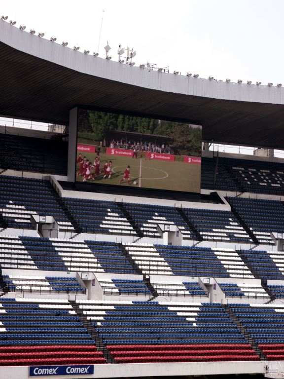 Newsline Report - Tecnologa - Renueva Panasonic pantallas gigantes del Estadio Azteca