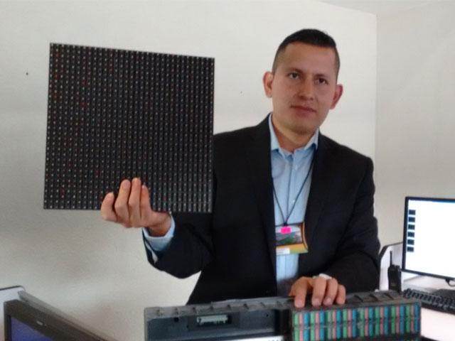 Newsline Report - Tecnologa - Renueva Panasonic pantallas gigantes del Estadio Azteca