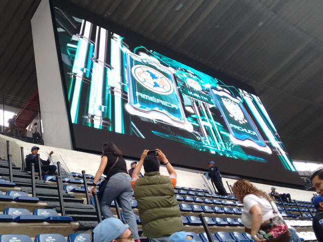Newsline Report - Tecnologa - Renueva Panasonic pantallas gigantes del Estadio Azteca