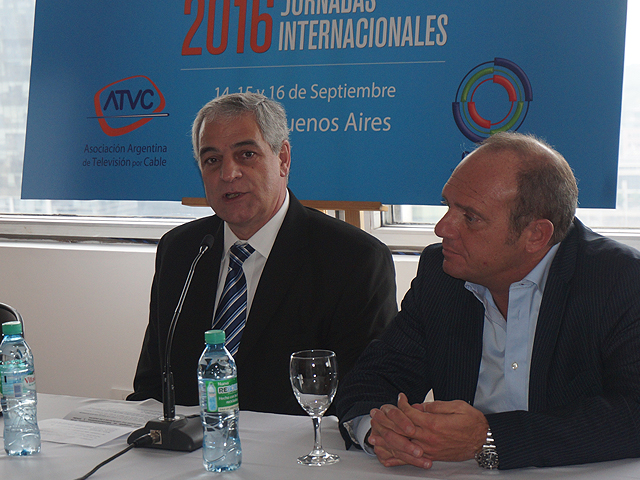 Newsline Report - Plataformas - Adjudican stands de Jornadas Internacionales 2016