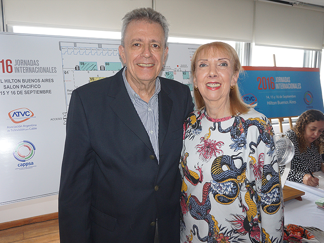 Newsline Report - Plataformas - Adjudican stands de Jornadas Internacionales 2016