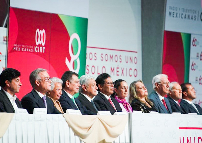 Newsline Report - Contenidos - Presidente de Mxico se compromete en analizar reduccin de tiempos oficiales en Radio y TV