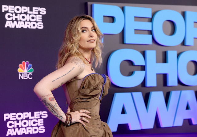 Newsline Report - Contenidos - E! Entertainment celebr los People's Choice Awards 2021