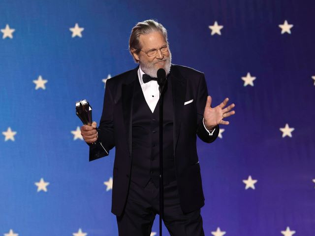 Newsline Report - Cine - Everything Everywhere All at Once triunfa en los Critics Choice Awards 2023