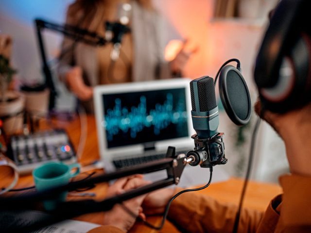 Newsline Report - Tecnologa - Pinnacle Group: Conoce el legado de la Radio.