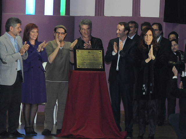 Newsline Report - Cine - Reinauguran el cine Gaumont