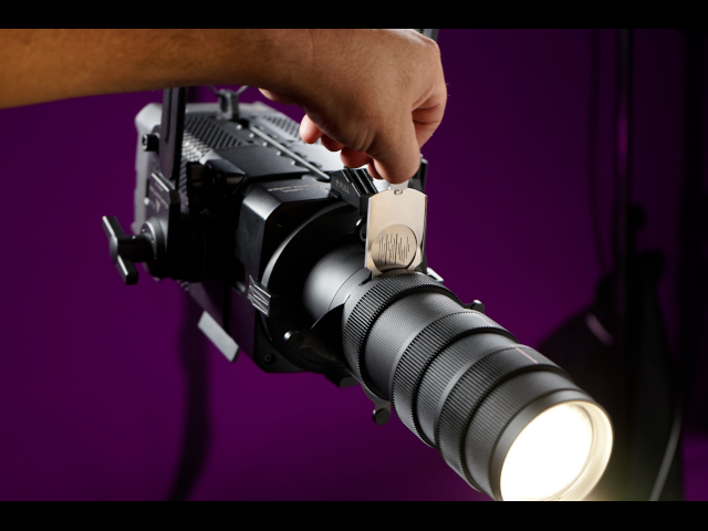 Astera lanza ProjectionLens para su PlutoFresnel