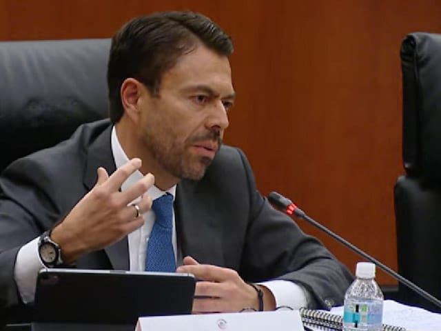 Newsline Report - Negocios - Telmex Llama a Modernizar Regulacin por Competencia Justa en el mercado
