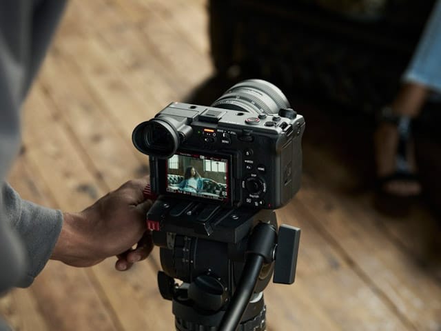 Newsline Report - Tecnologa - Sony presenta la cmara compacta FX2