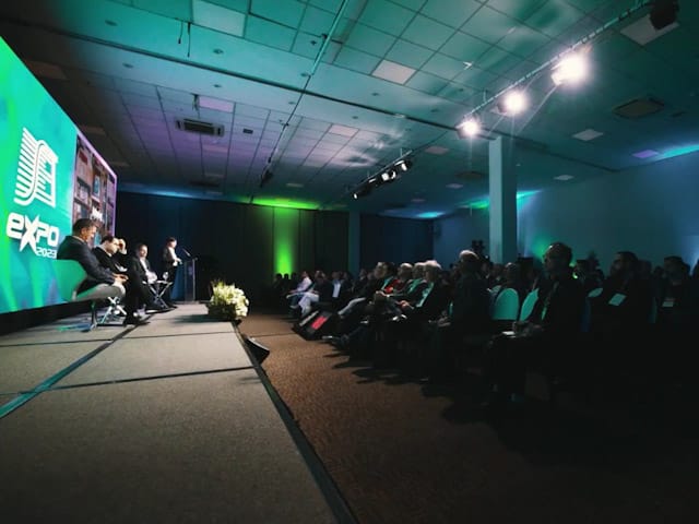 Newsline Report - Tecnologa - SET Expo 2025 finaliza su primera jornada con debates sobre conectividad e IA