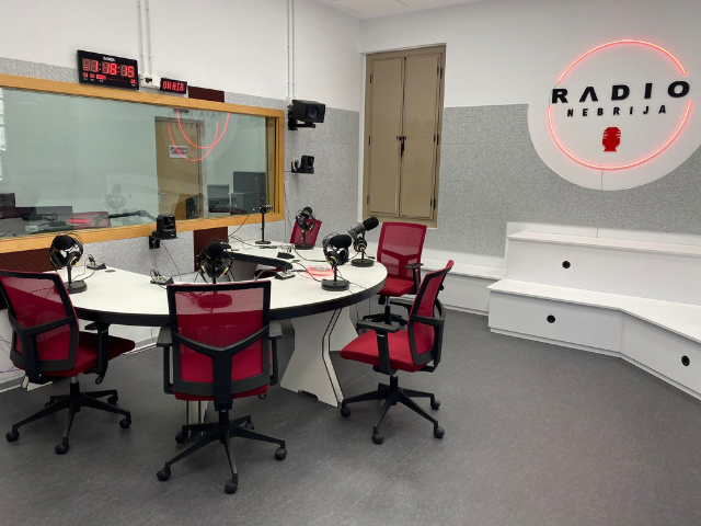 Newsline Report - Tecnologa - La Universidad Nebrija renueva sus estudios de radio con tecnologa AEQ