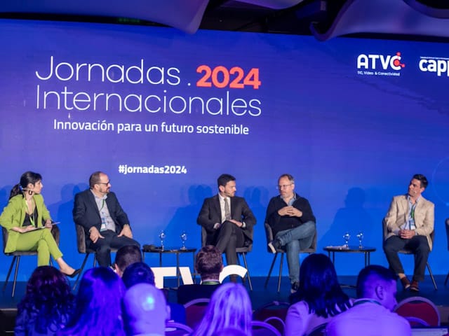Newsline Report - Plataformas - Jornadas Internacionales 2025 debatir sobre el futuro de la industria en red