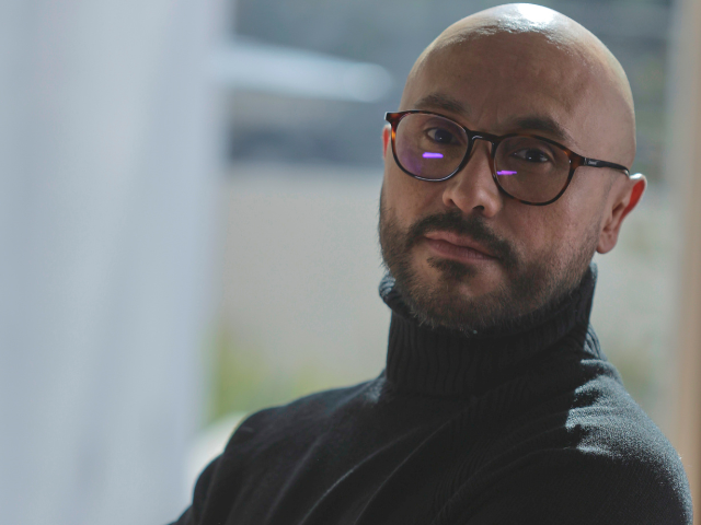 Alfonso Pineda Ulloa se prepara para el estreno de Familia a la Deriva