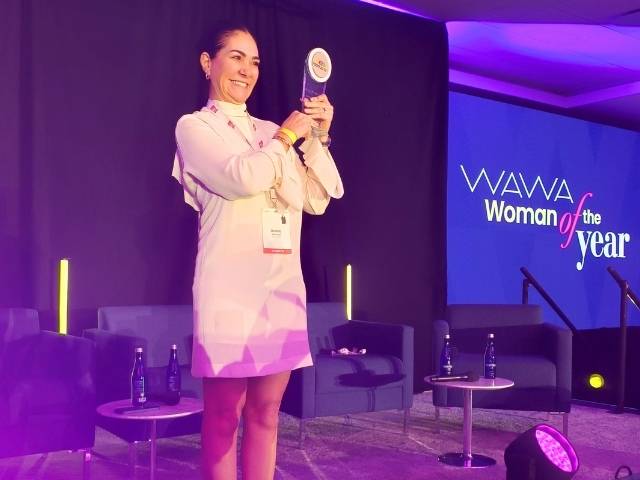 Beatriz Cea Okan es reconocida como Mujer del A�o por WAWA