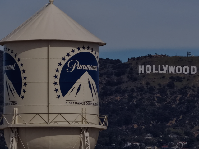 Newsline Report - Negocios - Paramount gana la contienda por las acciones de Warner Bros. Discovery