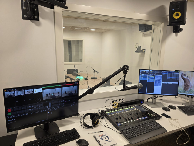 Newsline Report - Tecnolog�a - PROMODesp� inaugura estudios de radio y podcast con tecnolog�a de AEQ