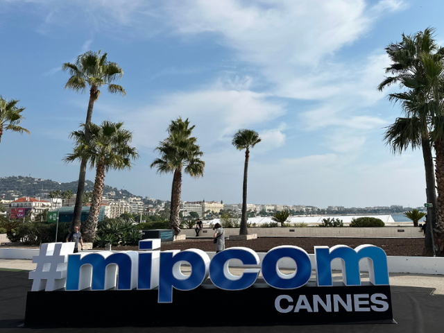 Newsline Report - Contenidos - Mipcom Cannes 202 a�ade espacios dirigidos al contenido vertical y  microdramas