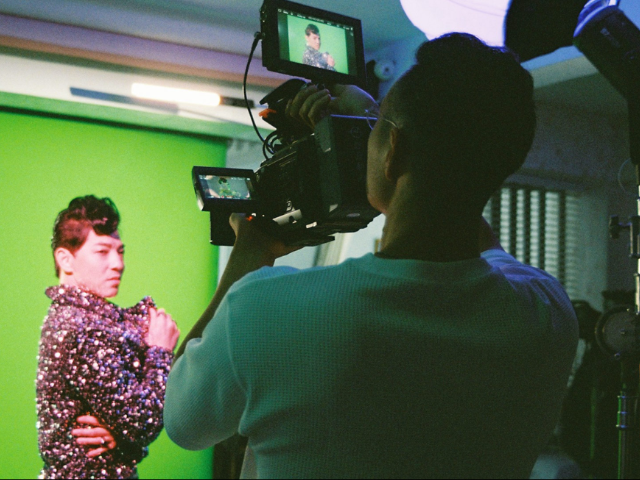 Newsline Report - Tecnolog�a - �Vultures� logra una est�tica cinematogr�fica en formato vertical con c�maras Blackmagic