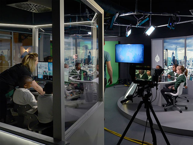 Newsline Report - Tecnologa - Al Jazeera y KidZania recrean estudio de produccin con mezcladores ATEM