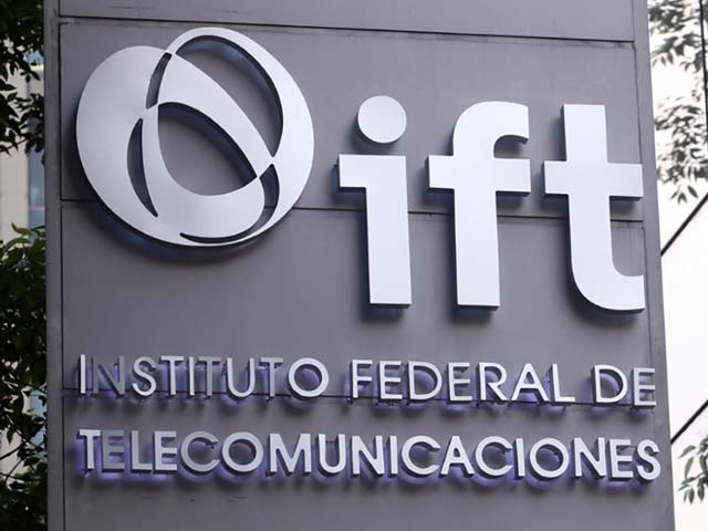 Newsline Report - Negocios - AT&T y Movistar se adjudicaron los 120 MHz de espectro disponible en la banda de 2.5 GHz