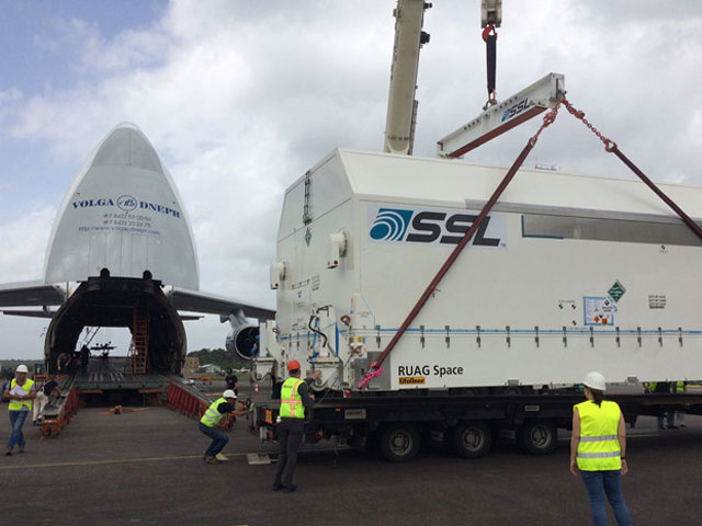 Eutelsat 65 West A llega a Kourou a bordo de un cohete Ariane