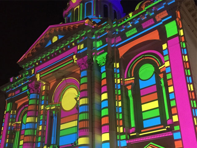 Newsline Report - Tecnologa - La Serie J de Christie y Pandoras Box iluminan la Catedral de Cali