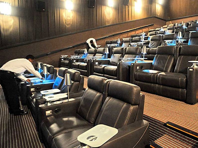 Newsline Report - Cine - Las salas de cine mexicanas no se reponen a la crisis por COVID