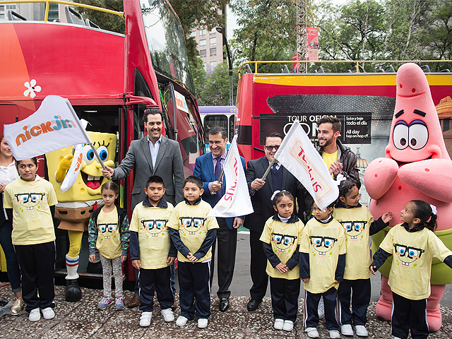 Newsline Report - Plataformas - Llega a la Ciudad de Mxico el Turibus de 'Bob Esponja'