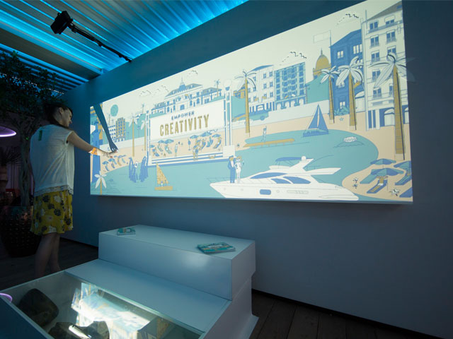Newsline Report - Tecnologa - Microsoft y Christie impulsan la creatividad con proyectos de mapping