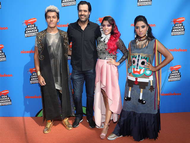 Newsline Report - Plataformas - Mxico se pint de naranja con los Kids Choice Awards