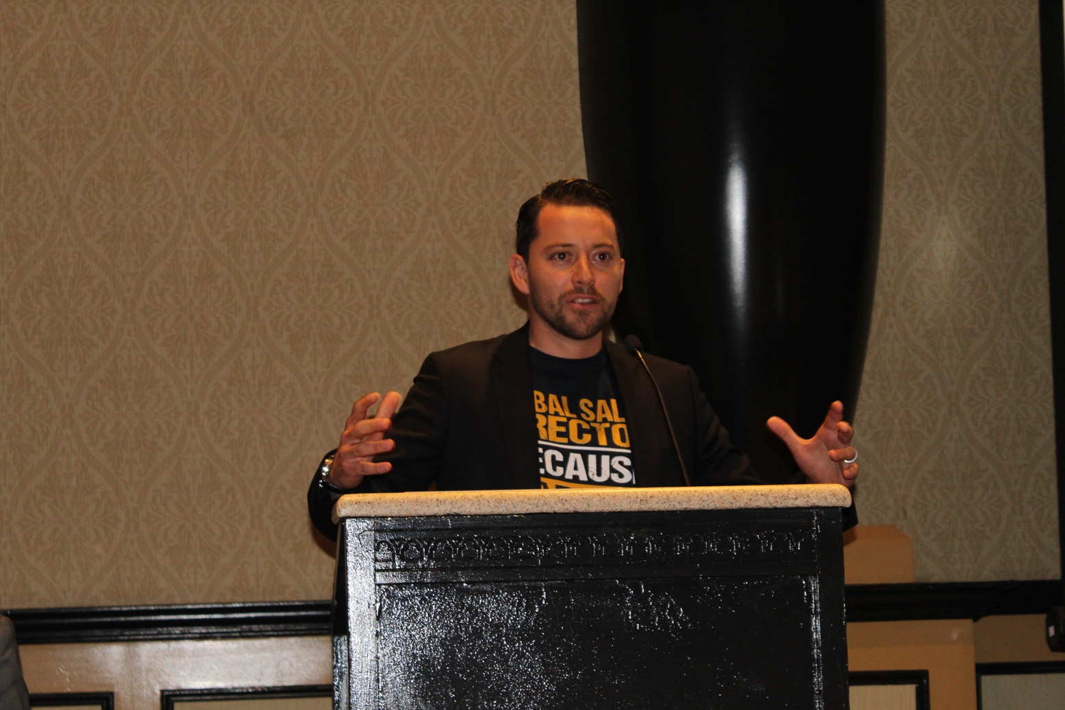 Newsline Report - Tecnologa - NABShow: VSN ofreci un keynote y distingui a sus dealers latinoamericanos