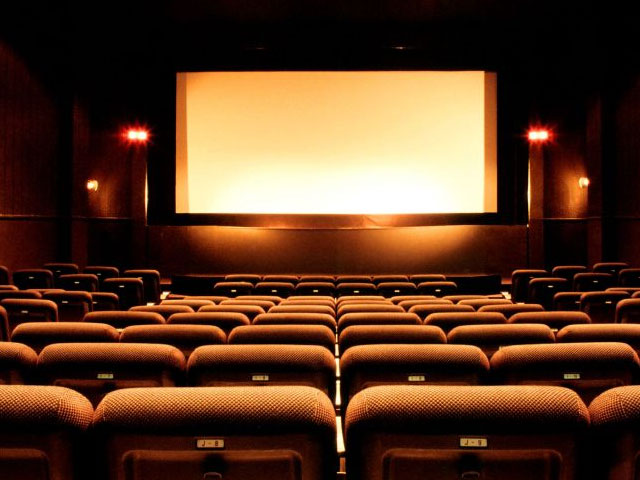 Tokio reabre sus cines